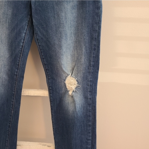 Kut from the Kloth size 4 distressed slim fit jean - Picture 5 of 8